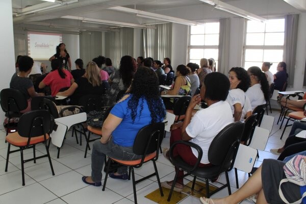 merendeiras-e-serventes-participam-de-encontro-sobre-saude-da-mulher