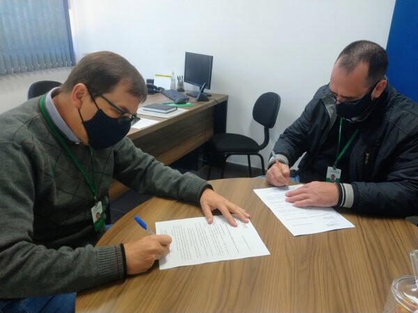 direcao-da-comur-comemora-vacina-para-colaboradores-lotados-nas-escolas