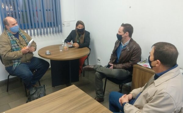 diretor-da-comur-recebe-jornalista-martin-behrend-para-falar-sobre-faixa-nobre